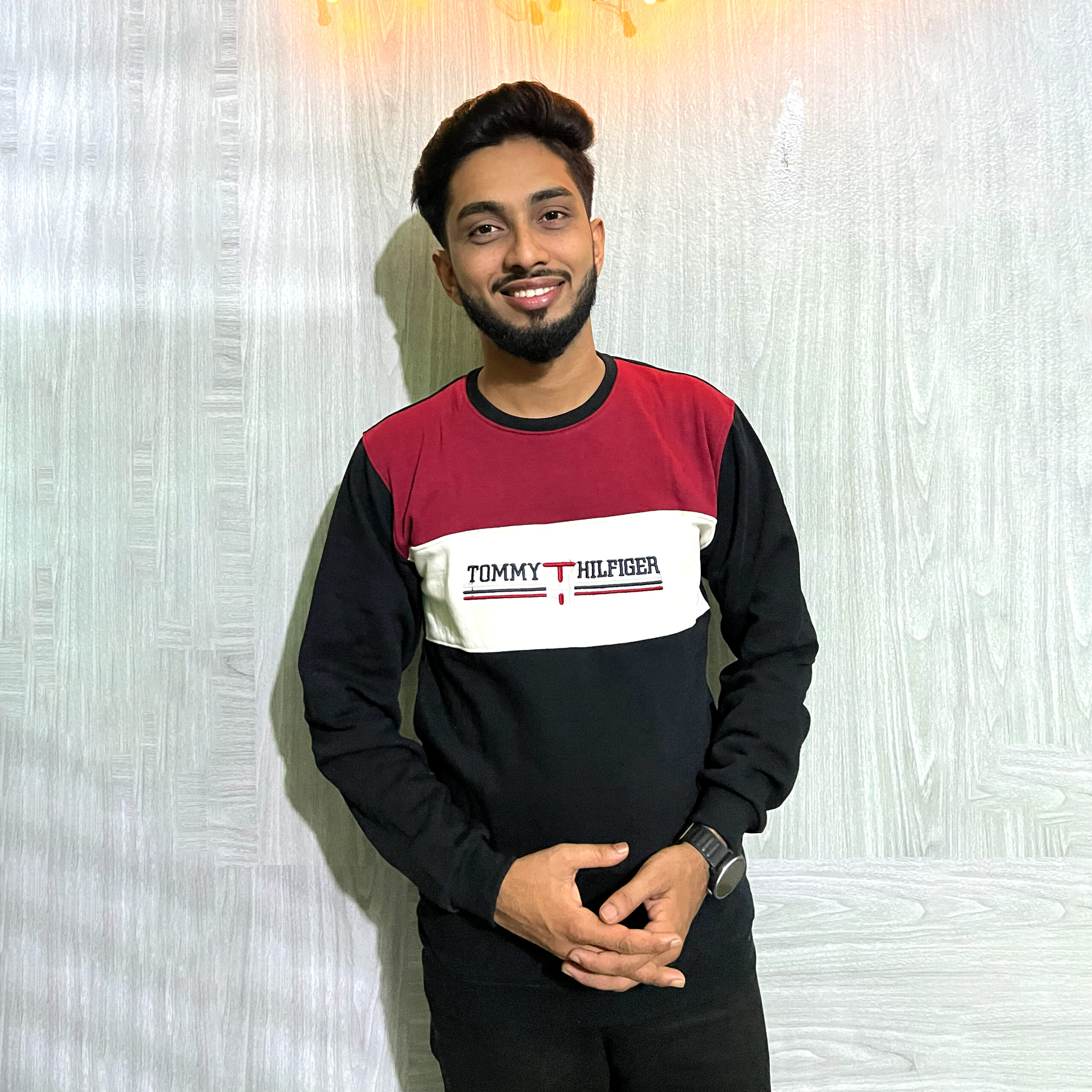 Tommy Hilfiger প্রিমিয়াম সুয়েটশার্ট – আরামদায়ক ও স্টাইলিশ ডিজাইন - Image 3